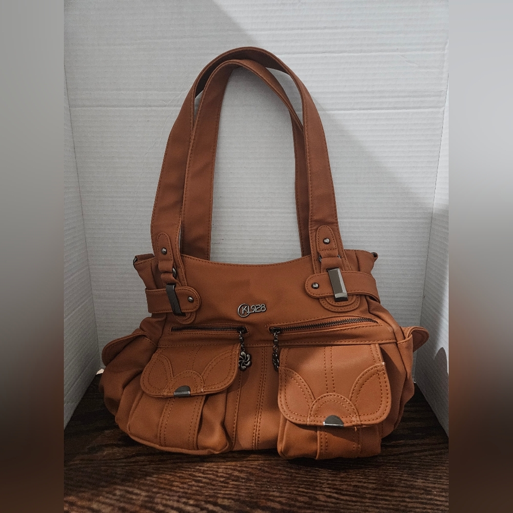 KL928 PURSE. Like New